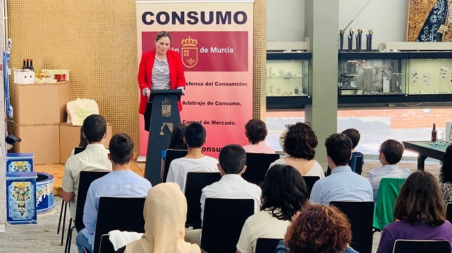 La directora general de Consumo, Sonia Moreno, entreg&oacute; los premios  del concurso escolar de consumo responsable &lsquo;Consum&oacute;polis&rsquo;