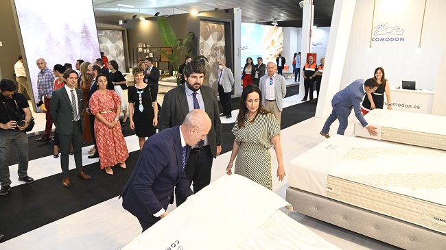 L&oacute;pez Miras y Valle Migu&eacute;lez en la inauguraci&oacute;n de la 60&ordm; Feria del Mueble de Yecla