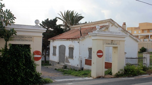 Fachada de la antigua Estaci&oacute;n de Telegraf&iacute;a y Radio Costera de Cabo de Palos