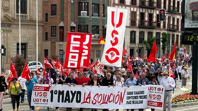 Imagen de la manifestaci&oacute;n en Murcia a su paso por el plano de San Francisco