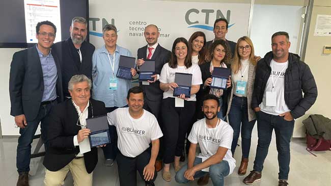 Foto de familia de los premiados