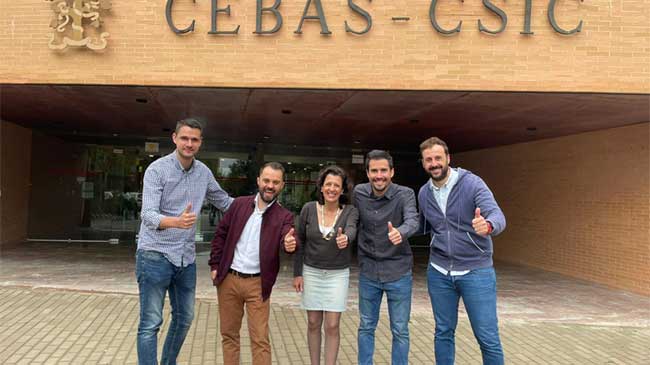 Representantes de las empresas Konery y Paudire, junto a investigadores del Cebas-Cesic
