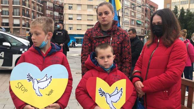 Niños ucranianos se manifiestan en Murcia contra la guerra Niños ucranianos se manifiestan en Murcia contra la guerra