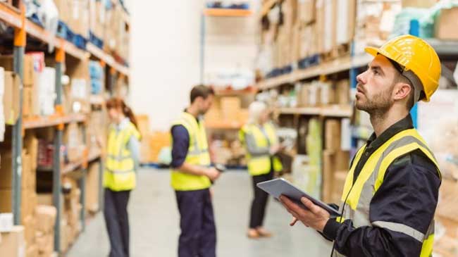 Las empresas tampoco encuentran mozos de almac&eacute;n