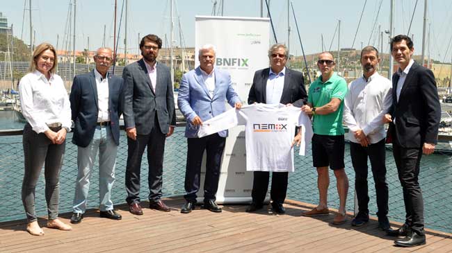 Momento de la firma del acuerdo de patrocinio