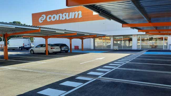 Aparcamiento del nuevo supermercado Consum en Cartagena