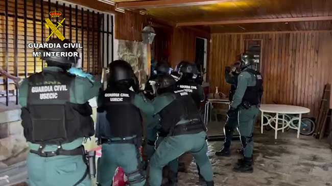 Asalto de la Guardia Civil a la casa del cabecilla del grupo Asalto de la Guardia Civil a la casa del cabecilla del grupo