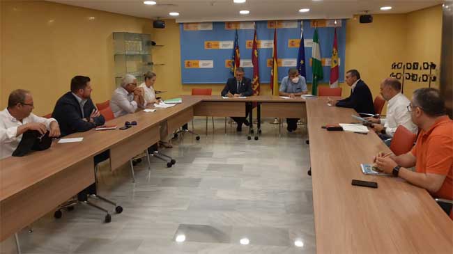 Miembros de la Fundaci&oacute;n Ingenio con Mario Urrea, presidente de la Confederaci&oacute;n Hidrogr&aacute;fica