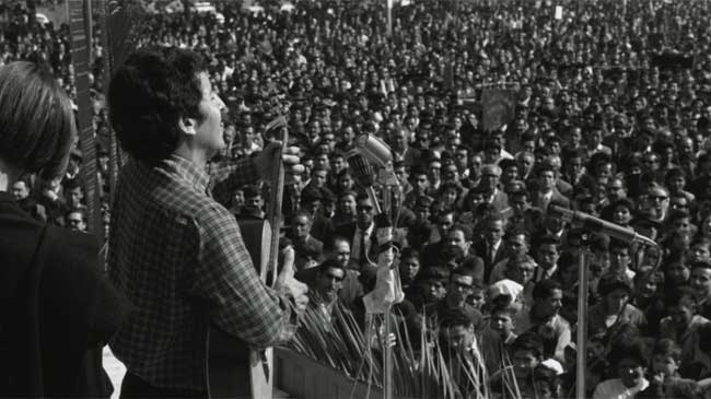 V&iacute;ctor Jara, en un concierto al aire libre