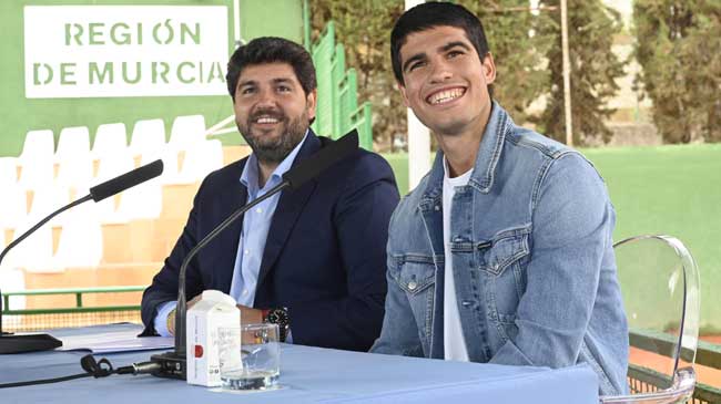 L&oacute;pez Miras junto a Carlos Alcaraz