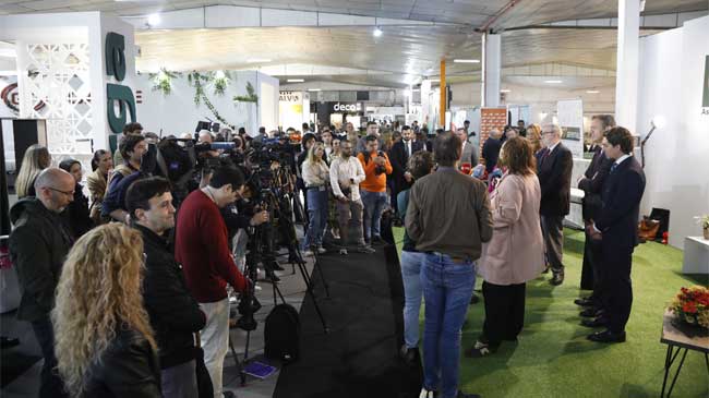 Momento de la inauguraci&oacute;n de la Feria de Mueble de Yecla el pasado martes