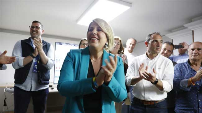 Noelia Arroyo celebra el resultado electoral con su equipo