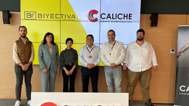 Directivos de ambas compa&ntilde;ias tras al acuerdo