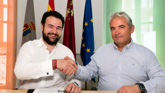 El presidente de la Fundación Cante de las Minas y alcalde de La Unión, Joaquín Zapata, y el gerente de Inmesur Levante, Juan Antonio Miñarro, en la firma del convenio El presidente de la Fundación Cante de las Minas y alcalde de La Unión, Joaquín Zapata, y el gerente de Inmesur Levante, Juan Antonio Miñarro, en la firma del convenio