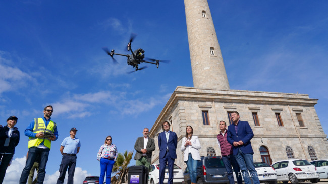 Primer vuelo del dron en la explanada del Faro de Cabo de Palos
