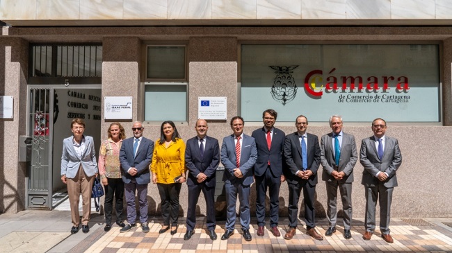 Imagen de los c&oacute;nsules en su visita a la C&aacute;mara de Comercio de Cartagena