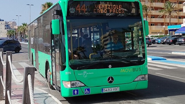 Autob&uacute;s que une Cabo de Palos con Veneziola