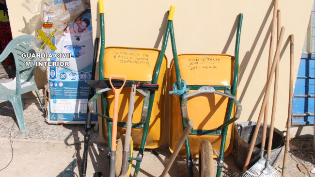 Parte del material recuperado por la Guardia Civil