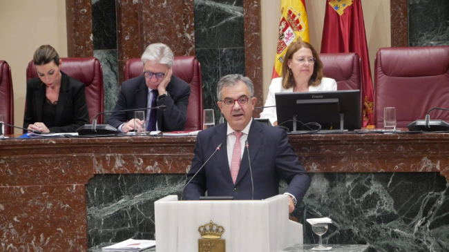 El consejero de Medio Ambiente, Universidades, Investigaci&oacute;n y Mar Menor, Juan Mar&iacute;a V&aacute;zquez, durante su comparecencia en la Asamblea Regional.