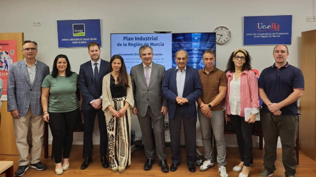 El Gobierno regional se re&uacute;ne con Ucomur para recoger propuestas sobre el Plan Industrial que beneficiar&aacute;n al sector cooperativista.