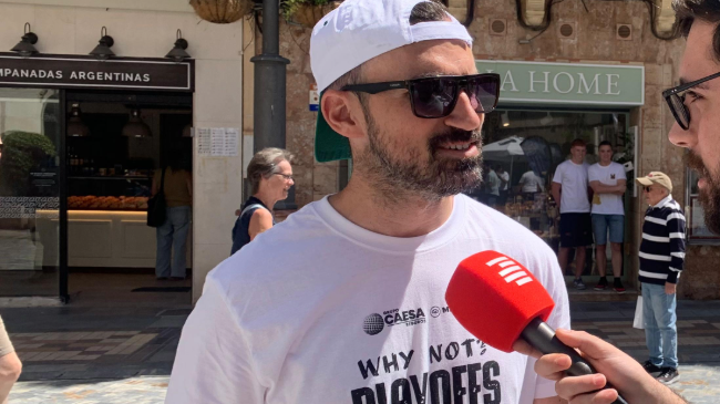 Aficionado del Odilo Cartagena en las horas previas al tercer partido de la eliminatoria ante el Real Betis. Aficionado del Odilo Cartagena en las horas previas al tercer partido de la eliminatoria ante el Real Betis.