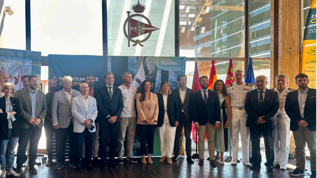 Foto de familia de los asistentes a la presentación en el Club de Regatas de Cartagena de la escala en la ciudad de la Ocean Race Europe 2025, entre los que se cuentan la consejera Carmen Conesa y la alcaldesa Noelia Arroyo. Foto de familia de los asistentes a la presentación en el Club de Regatas de Cartagena de la escala en la ciudad de la Ocean Race Europe 2025, entre los que se cuentan la consejera Carmen Conesa y la alcaldesa Noelia Arroyo.