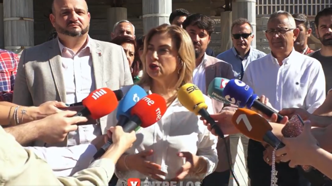 Carmina Fern&aacute;ndez atiende a los medios de comunicaci&oacute;n.
