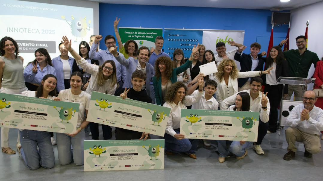 Foto de familia con los ganadores del concurso.