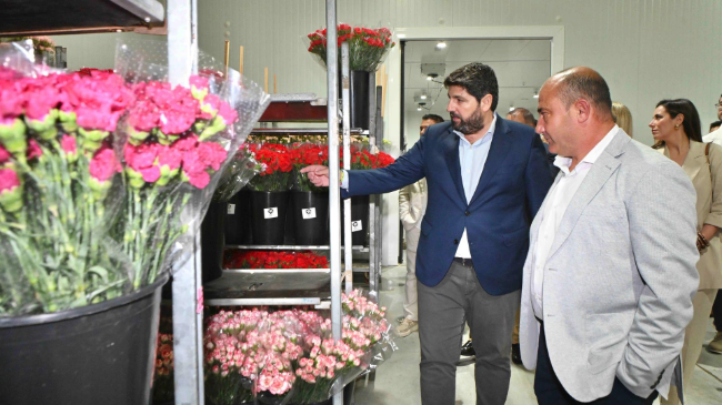 El presidente de la Comunidad, Fernando L&oacute;pez Miras, inaugur&oacute; en Ceheg&iacute;n las nuevas instalaciones de Canaraflor.