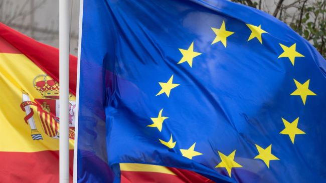 La bandera de Espa&ntilde;a y de la Uni&oacute;n Europea ondean en la Sede de la SEPI - Eduardo Parra - Europa Press - Archivo