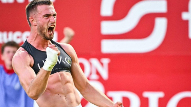 David Flakus, cuando ha marcado el penalti que ha llevado a la victoria al Real Murcia David Flakus, cuando ha marcado el penalti que ha llevado a la victoria al Real Murcia