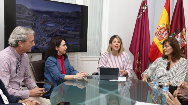 Reuni&oacute;n de la alcaldesa Noelia Arroyo con Urbincasa y Grupo Roca.