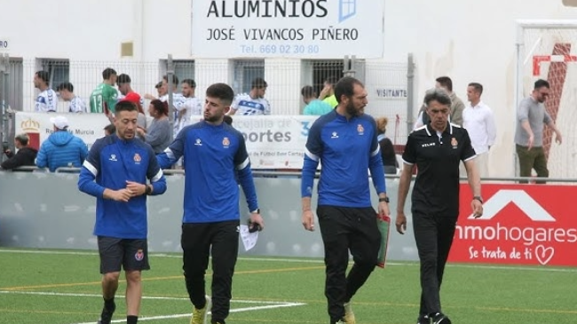 El exentrenador de la Deportiva Minera, Pepe Aguilar, junto a su cuerpo técnico. El exentrenador de la Deportiva Minera, Pepe Aguilar, junto a su cuerpo técnico.
