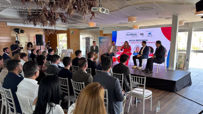 Jornada 'Innovaci&oacute;n y Liderazgo: De startups a j&oacute;venes empresarios', organizada por AJE en Santiago de la Ribera.