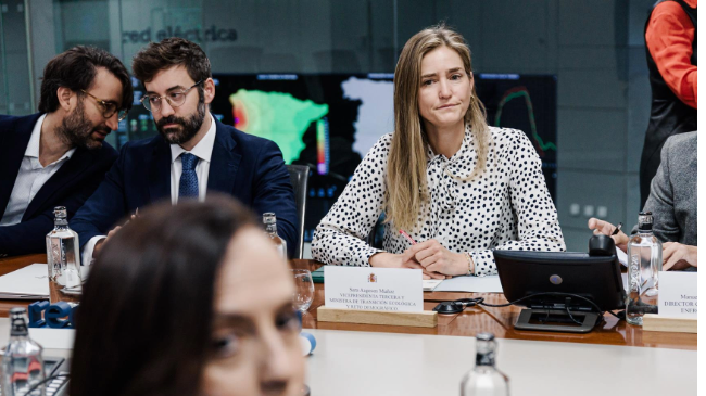 La vicepresidenta tercera y ministra para la Transici&oacute;n Ecol&oacute;gica, Sara Aagesen y la presidenta de Red El&eacute;ctrica de Espa&ntilde;a, Beatriz Corredor, asisten a la reuni&oacute;n para el an&aacute;lisis de la crisis el&eacute;ctrica (Ca