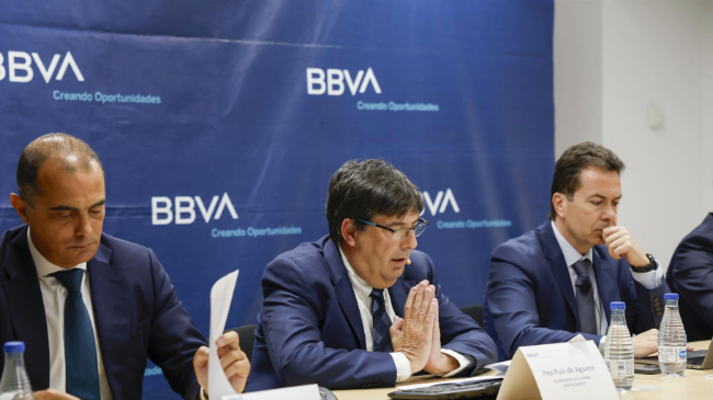De izq. A dcha Ángel Fernández, director de zona de BBVA en Valencia; J. Manuel Mieres, Director Territorial Este de BBVA; Pep Ruiz de Aguirre, Economista Principal de BBVA Research para España y Antonio Carreto , Director Regional Es De izq. A dcha Ángel Fernández, director de zona de BBVA en Valencia; J. Manuel Mieres, Director Territorial Este de BBVA; Pep Ruiz de Aguirre, Economista Principal de BBVA Research para España y Antonio Carreto , Director Regional Es