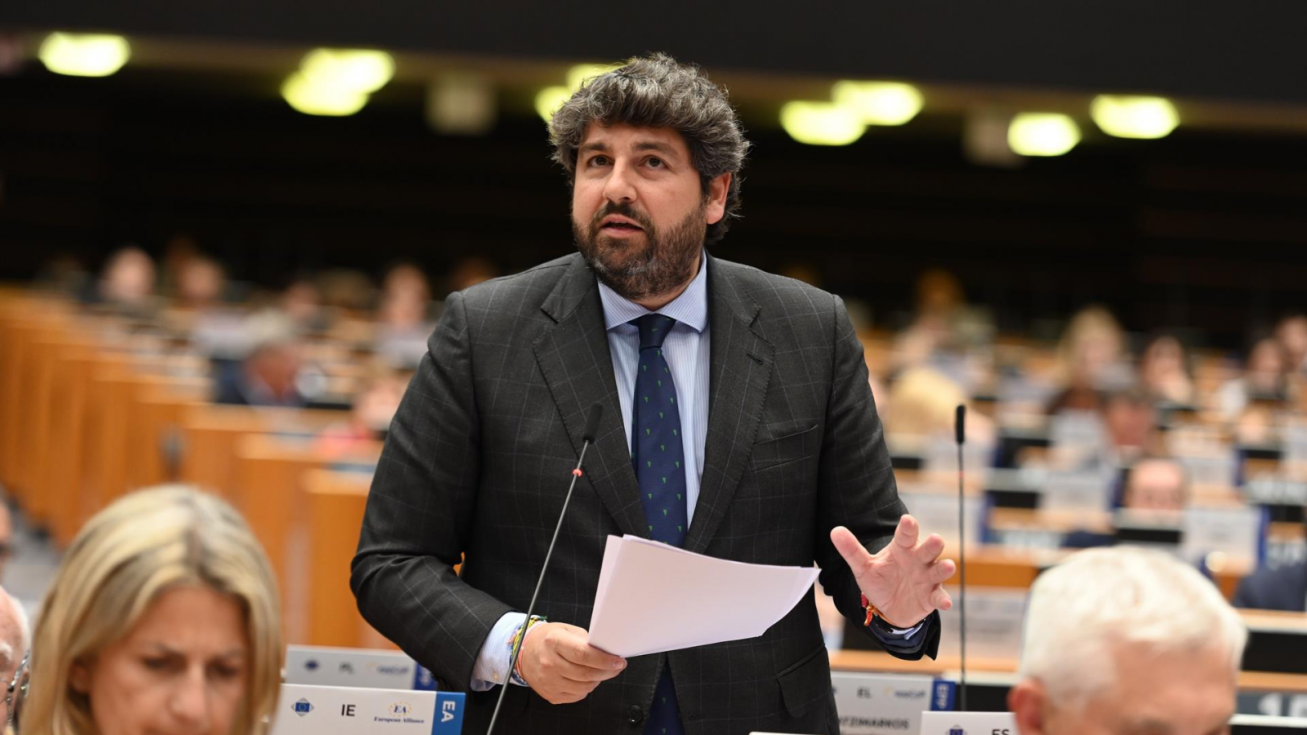 El presidente de la Región de Murcia, Fernando López Miras, en el pleno del Comité Europeo de las Regiones. El presidente de la Región de Murcia, Fernando López Miras, en el pleno del Comité Europeo de las Regiones.