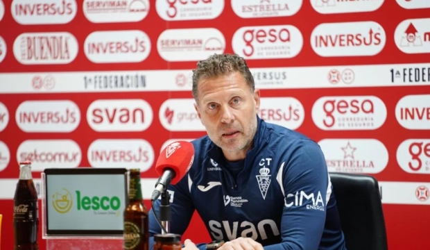 Curro Torres en rueda de prensa / Real Murcia Curro Torres en rueda de prensa / Real Murcia