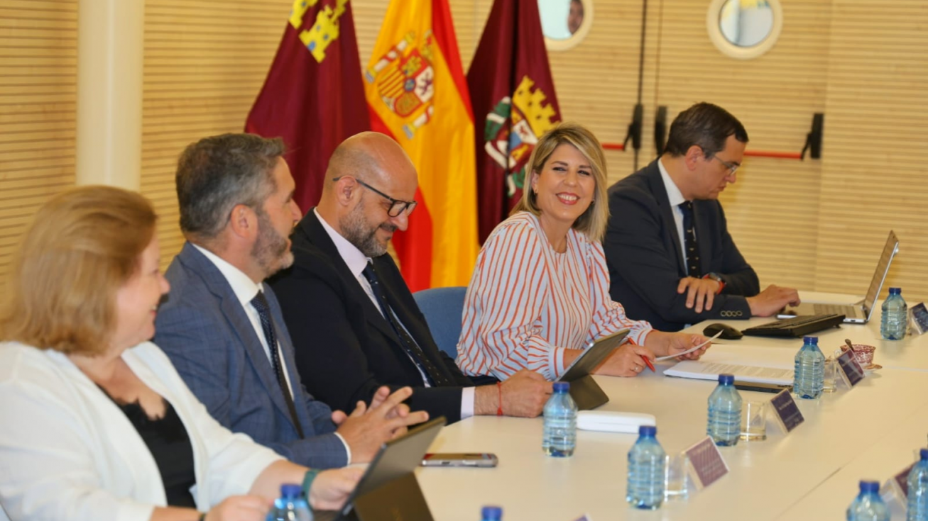 Noelia Arroyo durante la reunión de la Autoridad Portuaria. Noelia Arroyo durante la reunión de la Autoridad Portuaria.