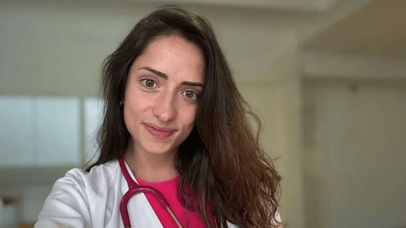 Sara Mar&iacute;n Berbell, m&eacute;dica murciana y creadora de &lsquo;Un caf&eacute; con tu doctora&rsquo;, incluida por Forbes Women entre los 50 divulgadores expertos en salud de Espa&ntilde;a
