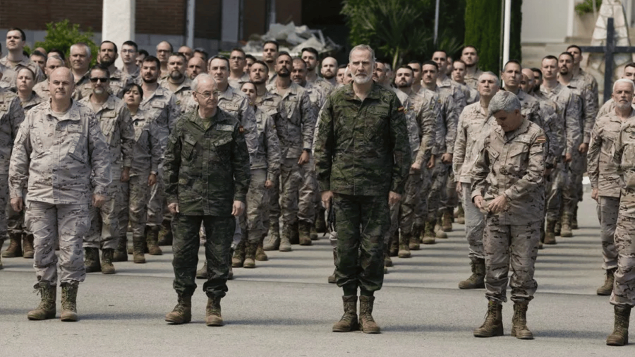 El rey Felipe VI en formación durante su al Mando Conjunto del Ciberespacio (MCCE) en la Base de Retamares, Pozuelo de Alarcón, en una imagen de archivo. Madrid - EFE - J.J.Guillén El rey Felipe VI en formación durante su al Mando Conjunto del Ciberespacio (MCCE) en la Base de Retamares, Pozuelo de Alarcón, en una imagen de archivo. Madrid - EFE - J.J.Guillén