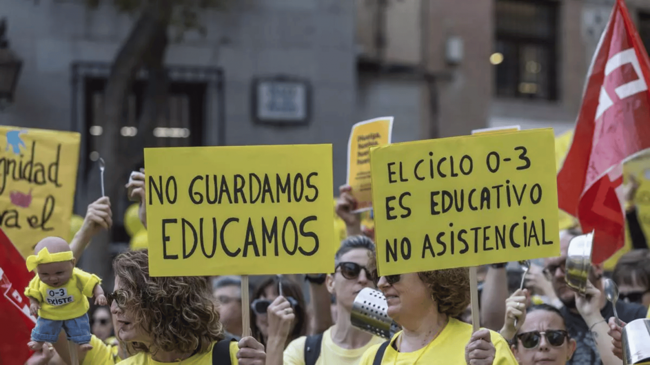 Imagen de archivo de una concentraci&oacute;n de las educadoras infantiles en huelga