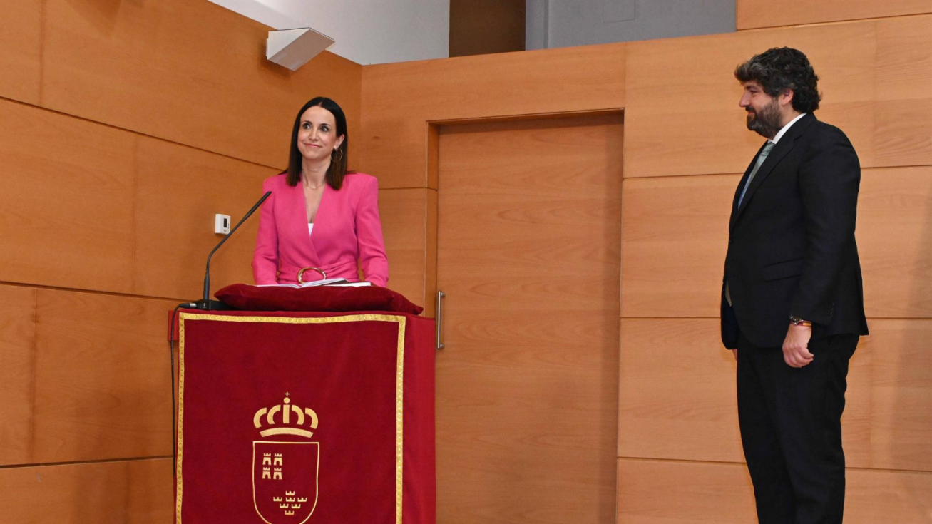 Isabel Ayala jurando su cargo como consejera de Salud. Isabel Ayala jurando su cargo como consejera de Salud.