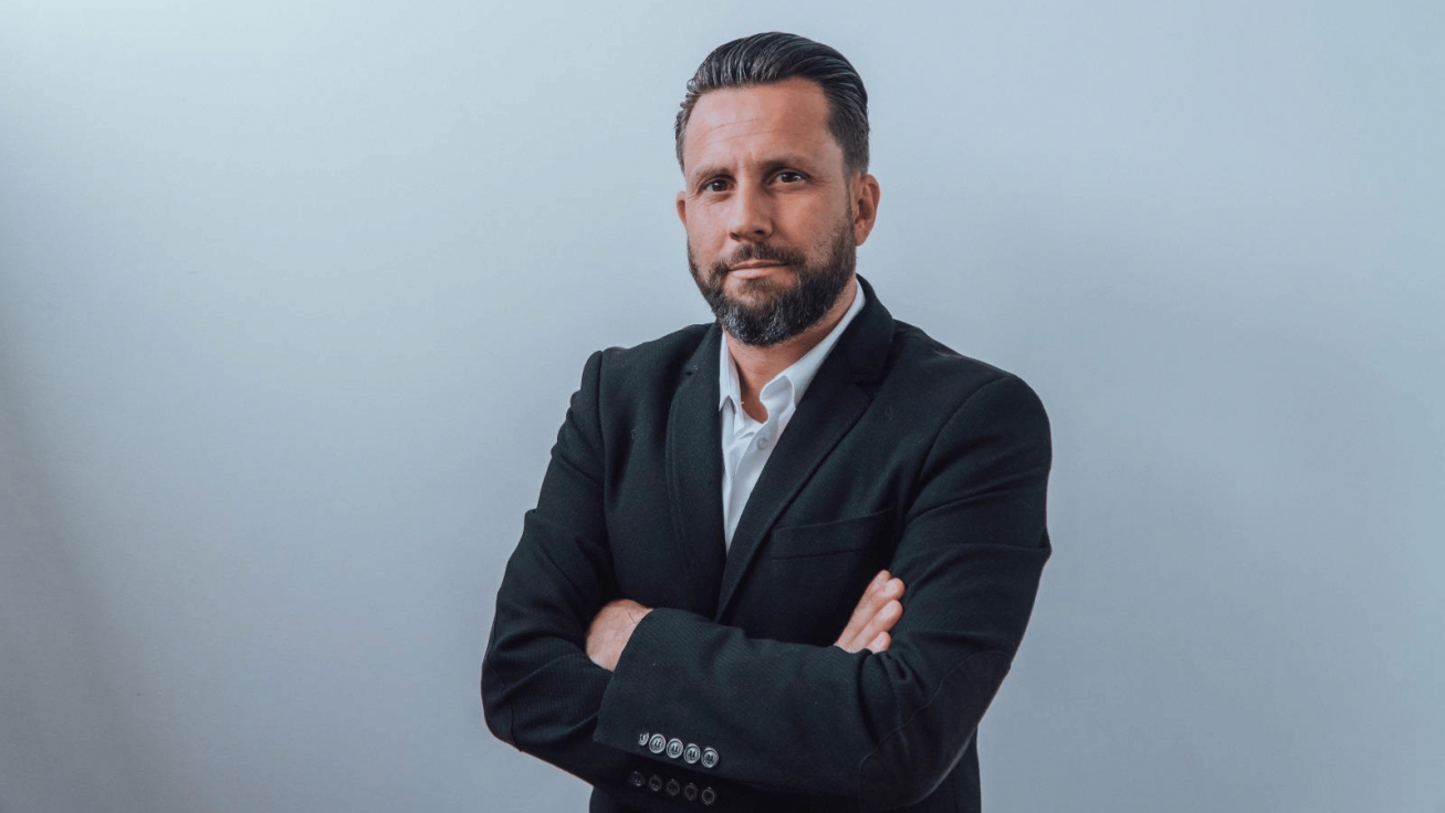 Jos&eacute; Joaqu&iacute;n Arias Ort&iacute;n, exdirigente de VOX en Murcia, ha comunicado su baja del partido y su desvinculaci&oacute;n total de la formaci&oacute;n