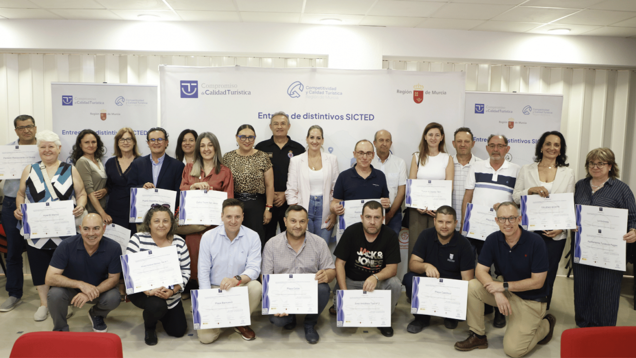 Entrega de distintivos del Sistema Integral de Calidad Tur&iacute;stica Espa&ntilde;ola en Destino (Sicted) en San Javier - CARM