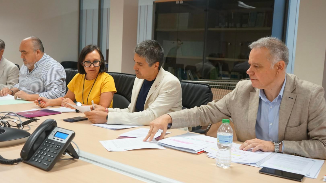 Jes&uacute;s Gim&eacute;nez Gallo junto a Isabel Garc&iacute;a y Pedro Contreras.