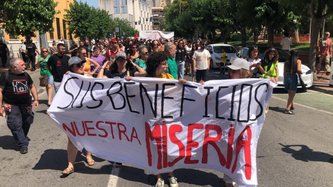 Manifestantes por las calles de Murcia. Manifestantes por las calles de Murcia.