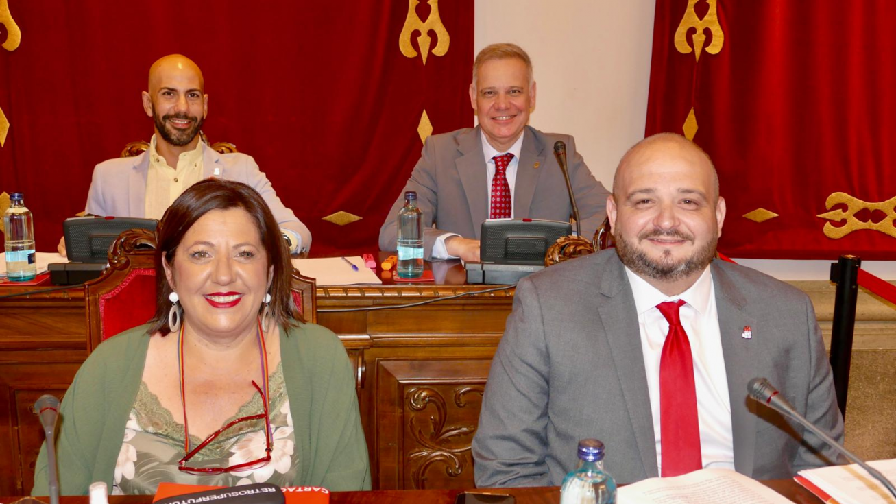 Manolo Torres junto a miembros del Grupo Municipal Socialista en el Ayuntamiento de Cartagena. Manolo Torres junto a miembros del Grupo Municipal Socialista en el Ayuntamiento de Cartagena.