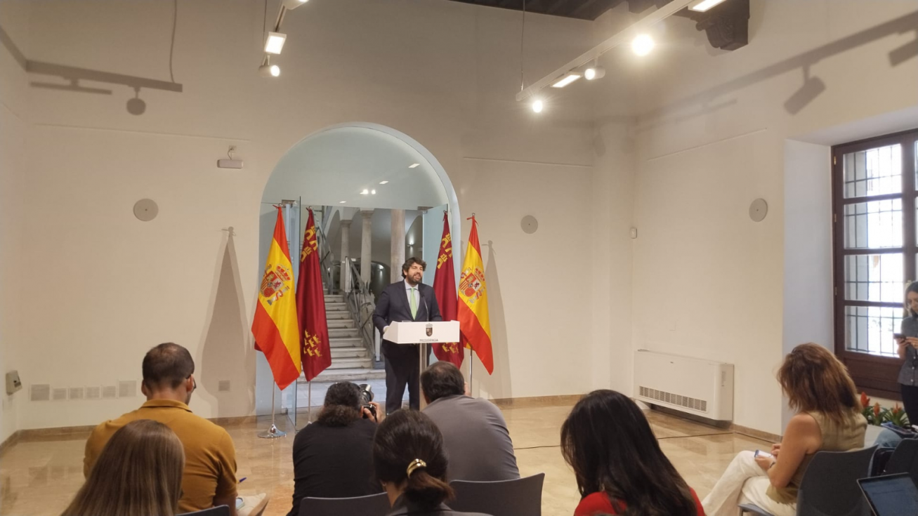 Fernando L&oacute;pez Miras anuncia la remodelaci&oacute;n del Gobierno auton&oacute;mico.