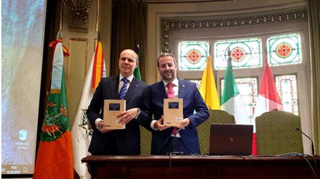 Los autores del libro Jos&eacute; Antonio Sanz Migu&eacute;lez y Ram&oacute;n P&eacute;rez Merlos